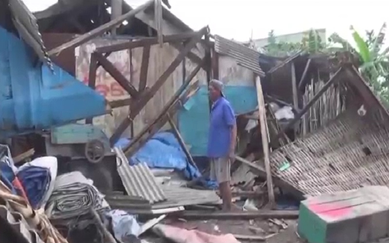 Angin Puting Beliung Rusak Puluhan Rumah Warga di Sidoarjo