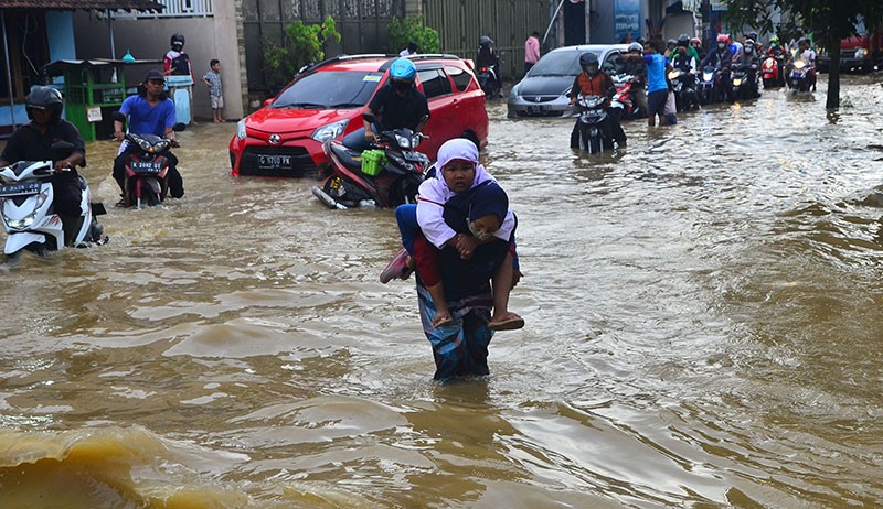 Tanggul Sungai Dawe Kudus Jebol, Ratusan Rumah Terendam Banjir - Bagian 1