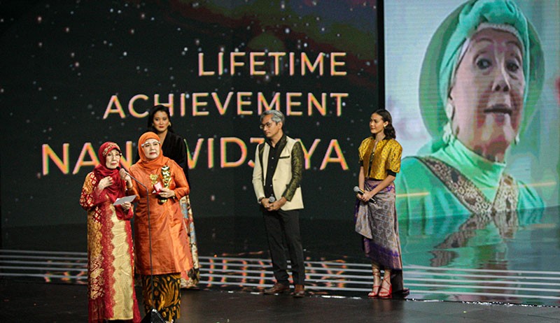 Nani Widjaja Dapat Penghargaan Lifetime Achievement IMA Awards 2021 - Bagian 1