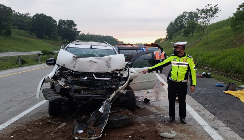 Pajero Tabrak Belakang Truk Pasir, 2 Orang Tewas, 4 Luka-luka