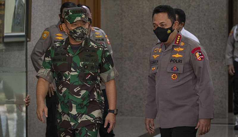 Momen KSAD Jenderal Dudung dan Kapolri Jenderal Sigit Bertemu di Mabes Polri - Bagian 1