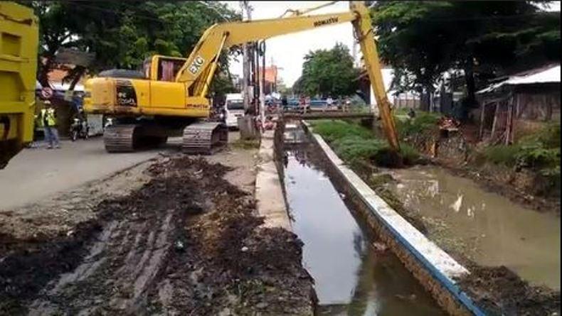Pengusaha Galian C Turun Tangan Bantu Pengerukan Sungai Aji di Kendal 