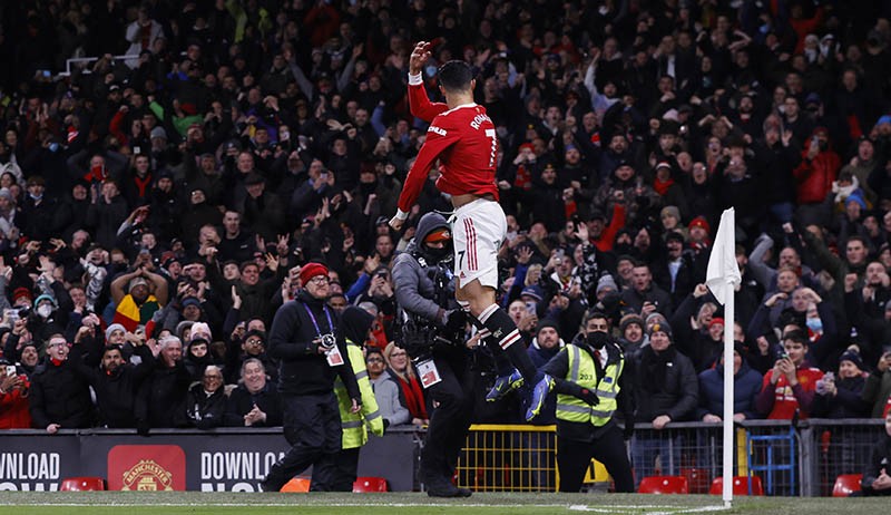 Cristiano Ronaldo Cetak 2 Gol, Manchester United Bungkam Arsenal 3-2 - Bagian 4
