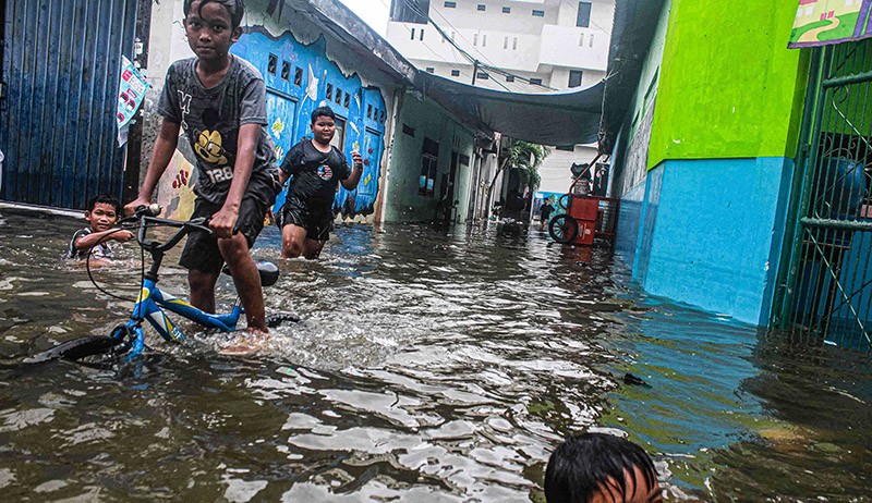 Banjir Rob Rendam Permukiman Lodan Raya, Mayoritas Warga Pilih Bertahan di Rumah - Bagian 2
