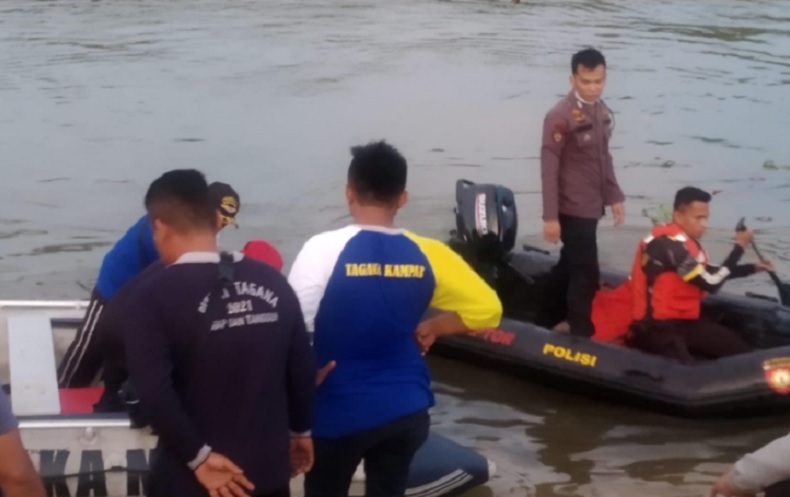 2 Kakak-Beradik Hanyut di Sungai Kampar Ditemukan Tewas, 1 Hilang