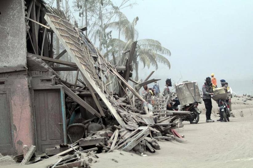 Material Letusan Gunung Semeru Ratakan Dusun Sumbersari Lumajang - Bagian 5