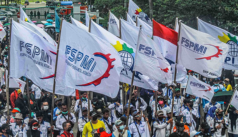 UMP Tahun 2022 Dinilai Rendah, Puluhan Ribu Buruh Kompak Unjuk Rasa - Bagian 1