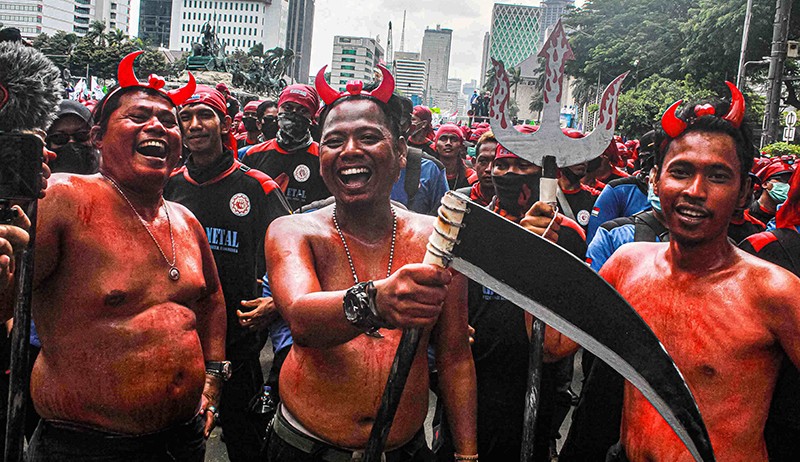 UMP Tahun 2022 Dinilai Rendah, Puluhan Ribu Buruh Kompak Unjuk Rasa - Bagian 3