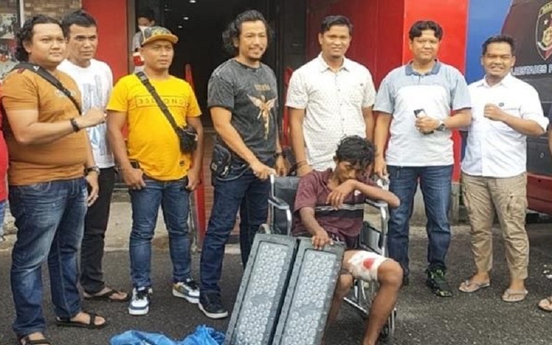 Terjun ke Sungai Musi, Pencuri Lampu Jembatan di Palembang Ditembak Polisi 