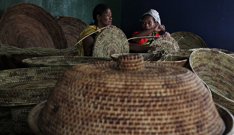 Membuat Anyaman Tudung Makanan Berbahan Rotan - Bagian 2