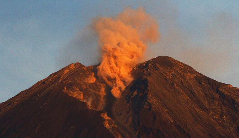 Keluarkan Awan Panas, Begini Aktivitas Gunung Semeru Jumat Pagi - Bagian 3