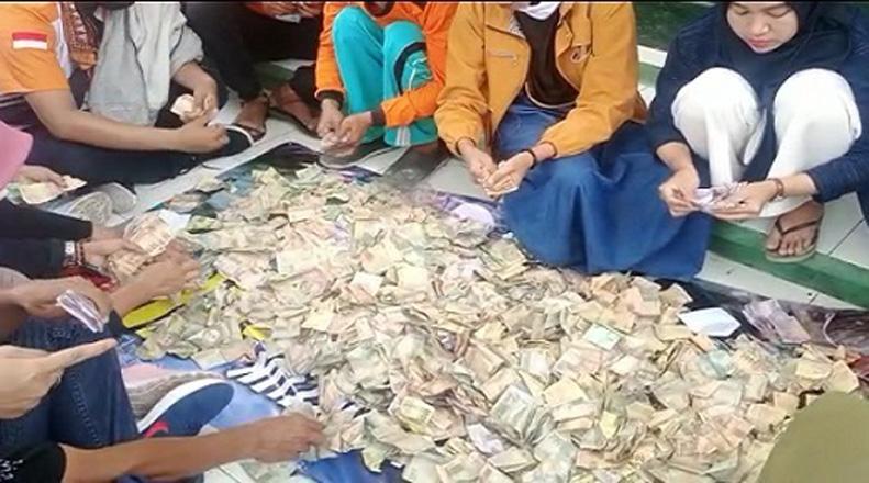 2 Jam Galang Dana di Jalanan, Relawan di Rembang Ini Kumpulkan Rp12,5 Juta