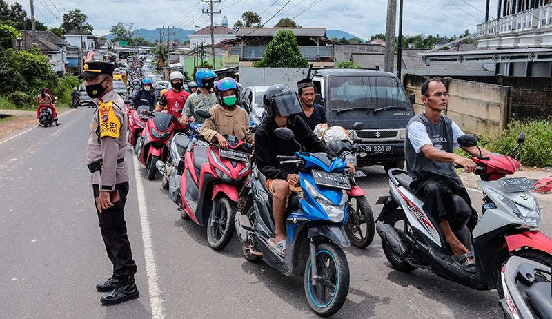 BBM Langka di Pangkalpinang, Ratusan Kendaraan Antre Panjang Isi Bahan Bakar - Bagian 3