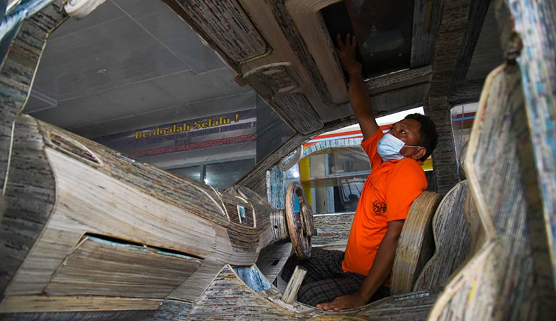 Kreatif, Warga Binaan Buat Replika Mobil Berbahan Kertas - Bagian 1