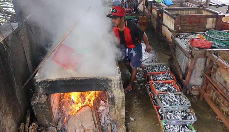 Melihat Pembuatan Ikan Asin di Permukiman Nelayan Muara Angke - Bagian 1
