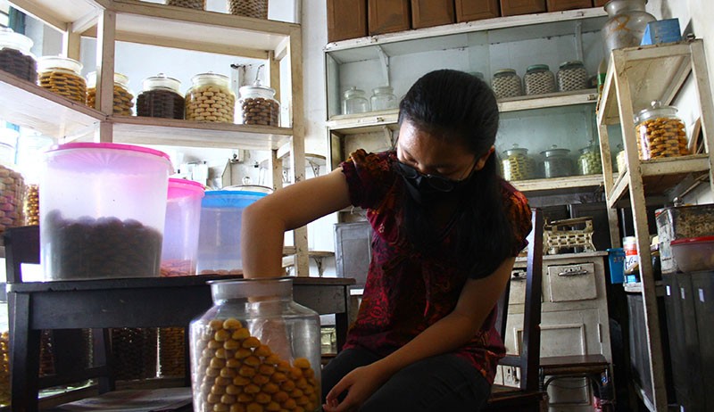 Mengunjungi Toko Kue Tertua di Malang, Berdiri Sejak Tahun 1930 - Bagian 3