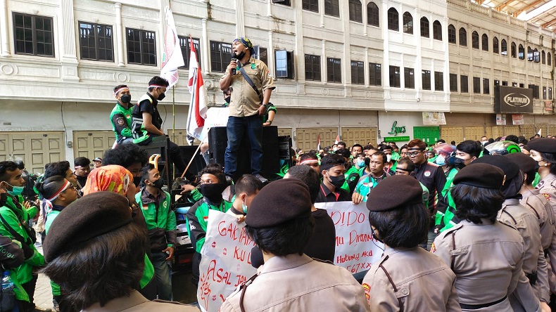 Tuntut Perbaikan Sistem, Ribuan Driver Geruduk Kantor Ojek Online di Medan