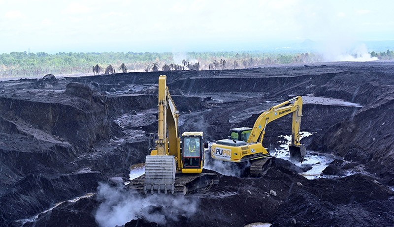 Pengalihan Aliran Lahar Hujan Gunung Semeru Gunakan Jumbo Bag - Bagian 3