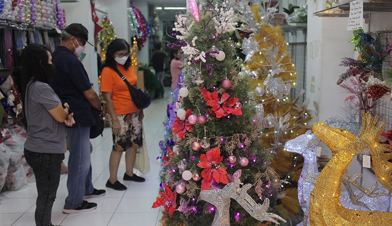 Mencari Pernak-pernik Natal di Pasar Asemka - Bagian 2