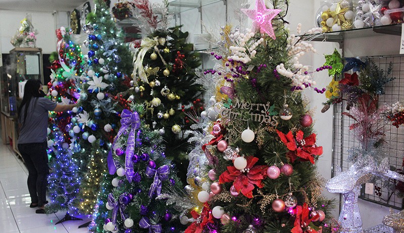 Mencari Pernak-pernik Natal di Pasar Asemka - Bagian 1