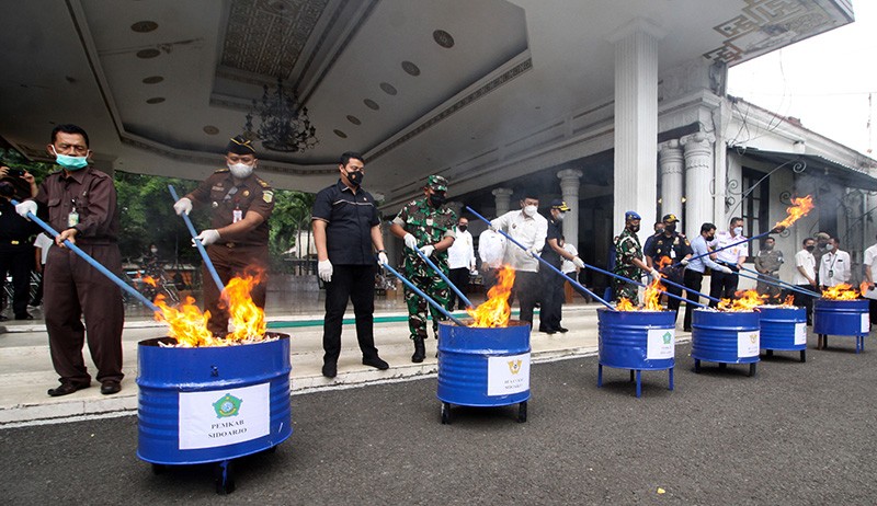 8 Juta Batang Rokok Ilegal Dimusnahkan - Bagian 2
