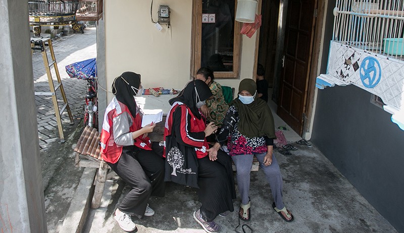 Para Dokter Muda Datangi Rumah-Rumah Warga untuk Cek Kesehatan - Bagian 2