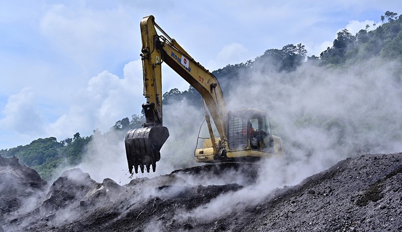 22 Ekskavator Dikerahkan Buat Sodetan Aliran Lahar Dingin Gunung Semeru - Bagian 3
