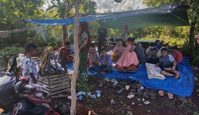 Terdampak Gempa, Pengungsi Kepulauan Selayar Bertahan di Tenda Darurat - Bagian 2