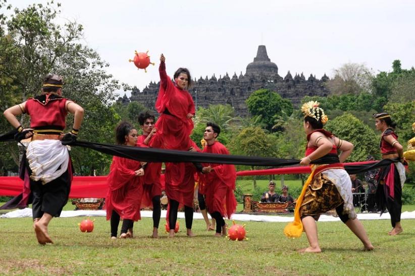 Mahasiswa ISI Yogyakarta Pentaskan Sendratari Kolosal Asah Asih Asuh di Plataran Candi Borobudur - Bagian 1