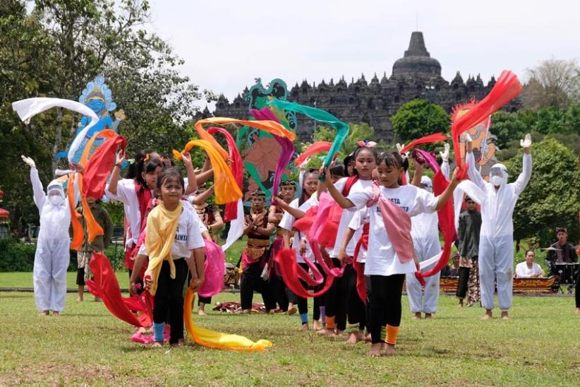 Mahasiswa ISI Yogyakarta Pentaskan Sendratari Kolosal Asah Asih Asuh di Plataran Candi Borobudur - Bagian 2