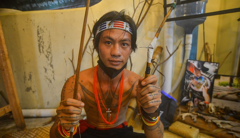 Seni Tato Tertua Dunia Ada di Mentawai, Begini Membuatnya - Bagian 3