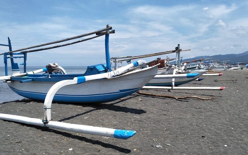Belasan Perahu Nelayan di Mataram Rusak karena Cuaca Ekstrem
