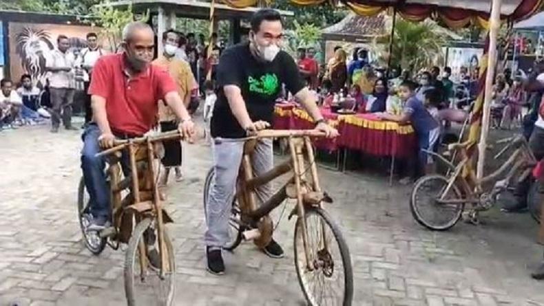 Sepeda Bambu Karya Warga Blora Ini Curi Perhatian, Bupati Arief Rohman Pesan Satu 