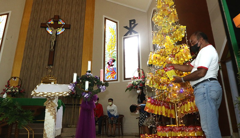 Minyak Goreng hingga Beras Jadi Hiasan Natal - Bagian 2