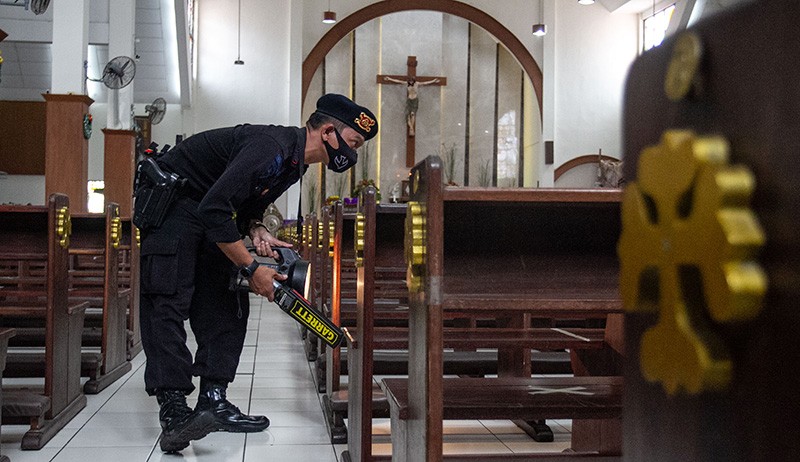 Polisi Sisir Seluruh Penjuru Gereja Jelang Perayaan Natal - Bagian 1