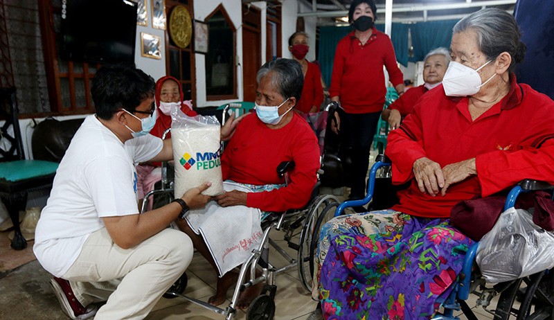 MNC Peduli Berbagi Kebahagiaan di Rumah Jompo Kasih Sayang Bekasi - Bagian 1