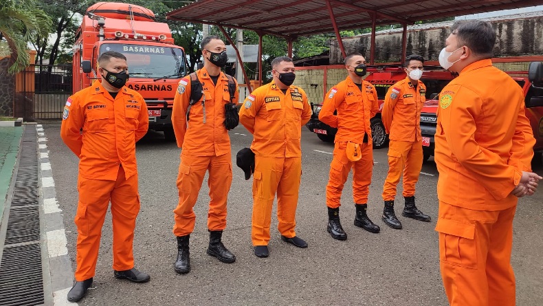 Tim SAR Diterjunkan Cari Ibu-Anak Terseret Arus Sungai Ciwangun Lembang KBB