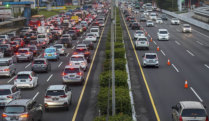 1,1 Juta Kendaraan Tinggalkan Jabodetabek Melalui Tol Jagorawi - Bagian 3