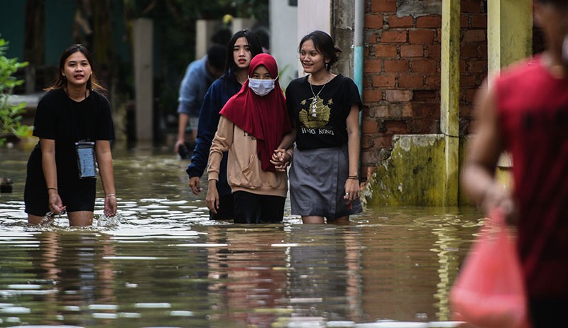 Diguyur Hujan Deras, Kota Palembang Banjir hingga 1 Meter - Bagian 2