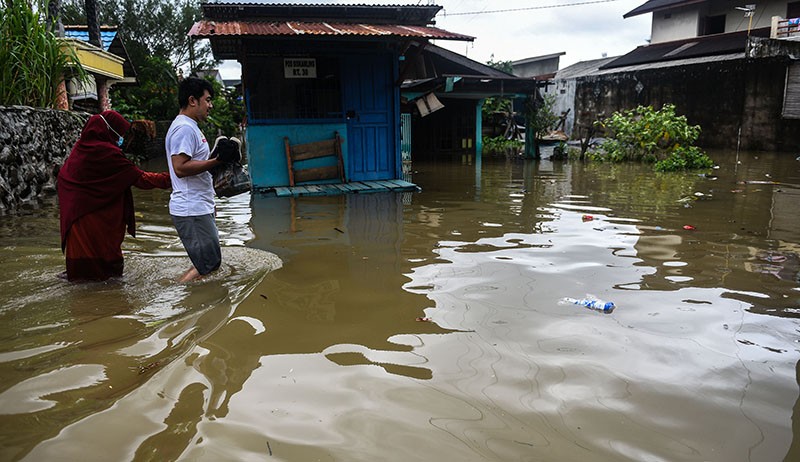 Diguyur Hujan Deras, Kota Palembang Banjir hingga 1 Meter - Bagian 4