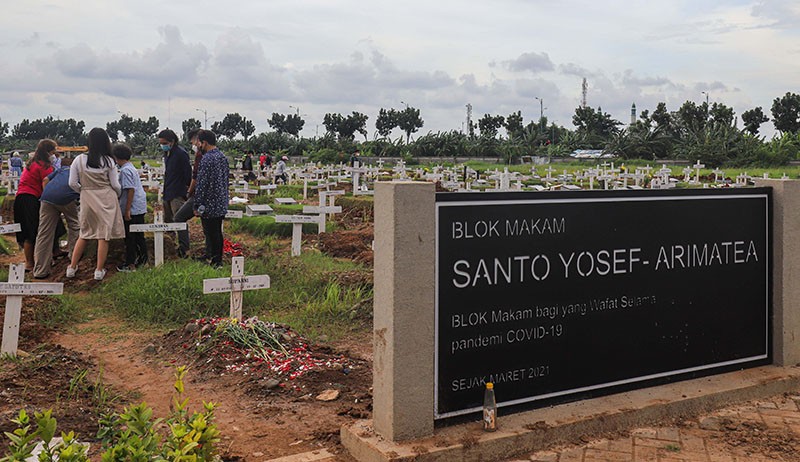 Ziarah Makam Khusus Covid-19 saat Hari Raya Natal - Bagian 1