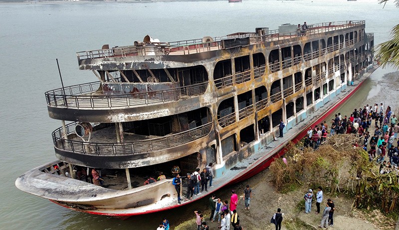 Kapal Feri Hangus Terbakar di Bangladesh, 39 Penumpang Tewas  - Bagian 1