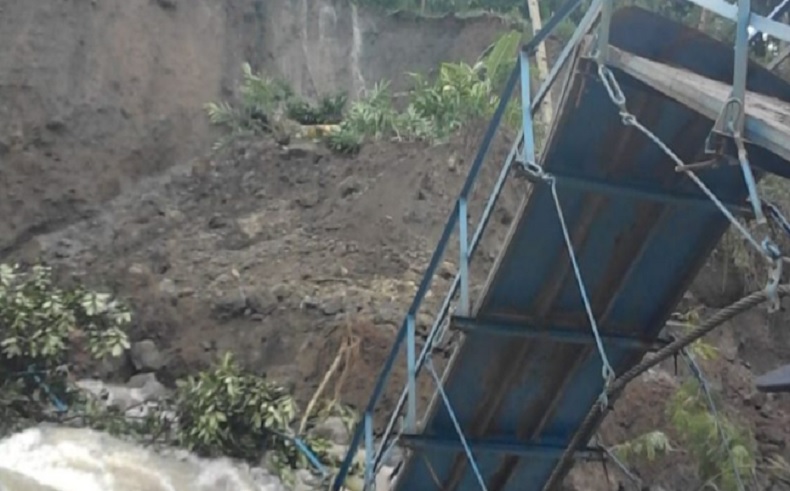 2 Jembatan Putus, Ribuan Kepala Keluarga di Kecamatan Cidaun Cianjur Terisolasi