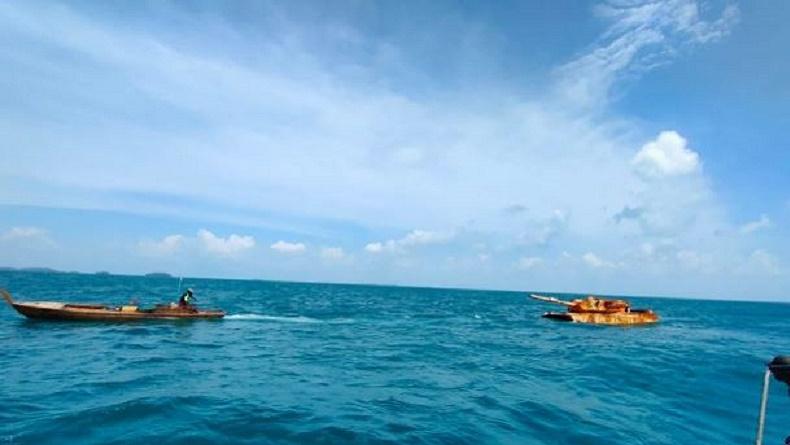 Heboh Penampakan Benda Misterius Mirip Tank Mengapung di Perairan Bintan
