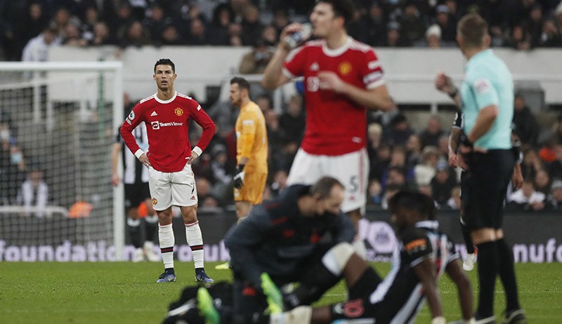 Nyaris Dikalahkan Newcastle, Gol Cavani Selamatkan Manchester United - Bagian 3