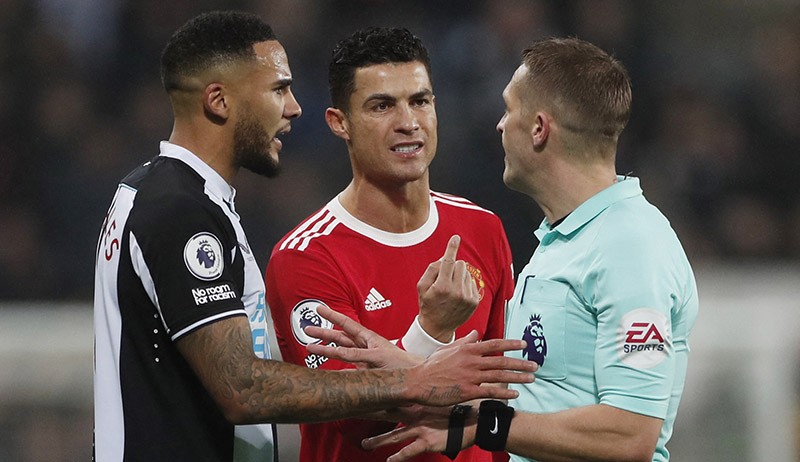 Nyaris Dikalahkan Newcastle, Gol Cavani Selamatkan Manchester United - Bagian 5