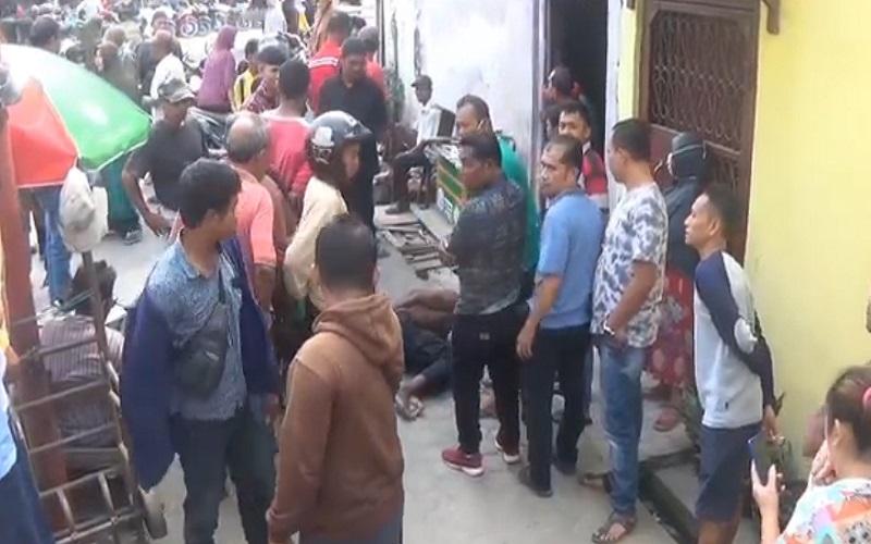Pukul Perempuan di Pasar, Pria dengan Gangguan Jiwa Babak Belur Dihajar Warga