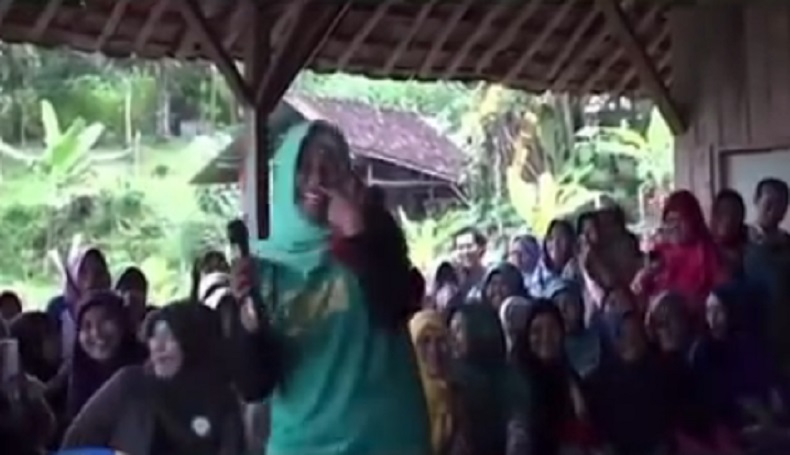 Bikin Ngakak, Emak-Emak Jatigede Sumedang Minta Ridwan Kamil Berantas Pelakor