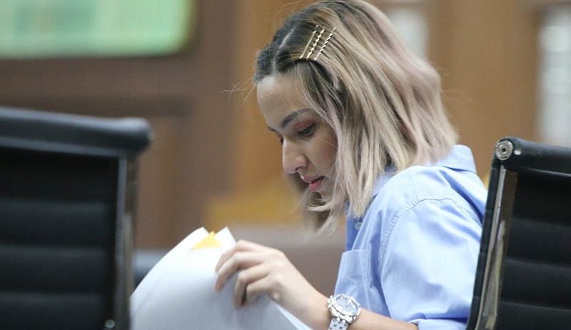 Foto Nia Ramadhani Bacakan Pembelaan Kasus Penyalahgunaan Narkoba - Bagian 1