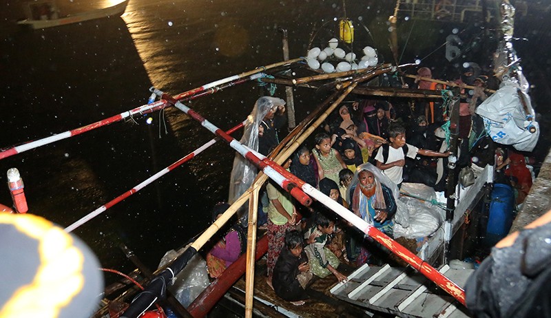 Begini Kondisi 120 Pengungsi Rohingya Terdampar di Laut Aceh Sejak 25 Desember  - Bagian 2